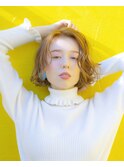 イメチェン外ハネボブホワイトブロンドワイドバング美髪髪質改善