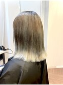 ベージュ×ホワイト