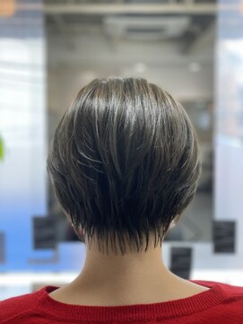 ユーリ(juli) アッシュグレージュショート