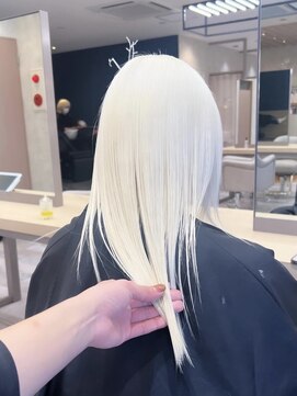 モニカ 原宿店(MONIQA) ホワイトカラー