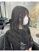 アルドーレフィエロ シンサイバシ(Ardore fiero shinsaibashi) ウルフレイヤーロング×アッシュブラック【小山田繭】