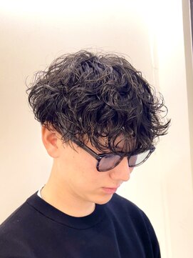 リンダ(LYNDA) 外国人風カーリー/プードルマッシュ/刈り上げ/メンズパーマ/仙台