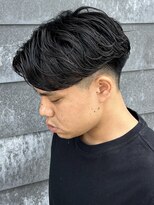 ヒュイル バイ ニアウ(Hwyl by Niau) ニュアンスパーマメンズカットパーマセンターパートスパイラル