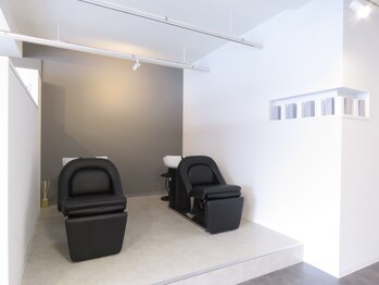 エスパスヘアー(Espace Hair)の写真/【北長瀬/問屋町】全メニューヘッドスパ付き◎フルフラットシャンプー台で癒しのひと時をお過ごください＊