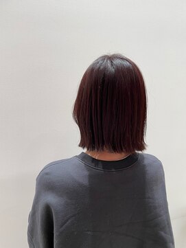 ヘアリラクゼーション クインズベリー(Hair Relaxation Queen's Berry) 暗めカラー切りっぱなしボブ10.1