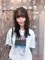 シス バイ フィット(SYS by fit)&nbsp;顔周りのデザインで差がつく。モードに楽しむ暗髪ロングレイヤー