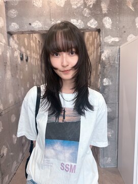 シス バイ フィット(SYS by fit) 顔周りのデザインで差がつく。モードに楽しむ暗髪ロングレイヤー