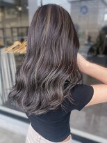 ファム 札幌大通(fam)&nbsp;30代40代ハイライト外国人風カラープラチナアッシュ