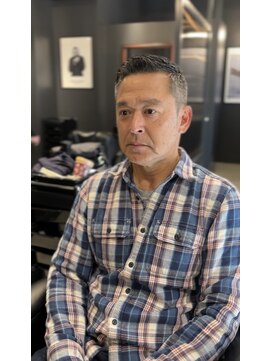 ザマンリバレッジニューヨーク(THE MAN LeverageNewYork) 大人外国人風メンズショートフェード:花形 知希