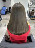 オリーブベージュ