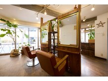 ヘアーサロン ニコ(HAIR SALON nico)の雰囲気（光の差し込む落ち着いた店内でリラックスしてお過ごしください☆）
