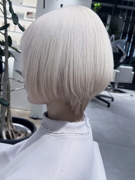 stair : case ginza7【ステアケース】 小顔くびれショート×ホワイトブロンド