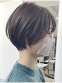 横浜西口白髪染めショートヘアタッセルボブミルクティーベージュ