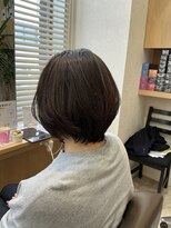 ウイバイファースト(u'i by first) カットはショートスタイル カラーはグレージュ
