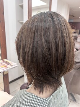 ジャストビューティー シュシュ 横須賀中央店(Just Beauty Chou Chou) 【根岸真奈美】くびれレイヤー/ミディアム/外はね