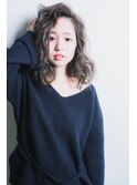 外国人風 無造作ウェーブ × 黒髪ミディアムレイヤー