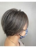 細かめハイライトでつくるグレイヘア