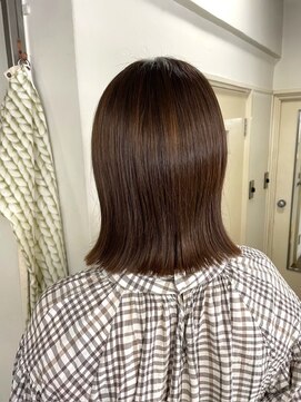 タヴィ(Tavi) マロンブラウンのくびれボブ/外ハネボブ/ボブヘア/ボブカット