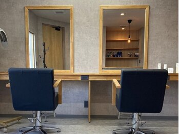 メルト(MELT)の写真/【完全マンツーマン施術◇】大型店苦手な方にオススメ！経験豊富なstylistが仕上げまで丁寧に対応◎