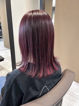 リオリス ヘア サロン(Rioris hair salon) ボルドーピンク／ワインレッド／外ハネミディ