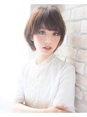 大人可愛いナチュラルフェミニンなショートボブ