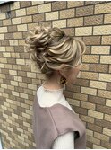 お団子ルーズアップスタイル