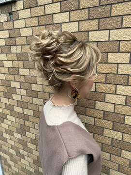 シュプール(SPUL) お団子ルーズアップスタイル