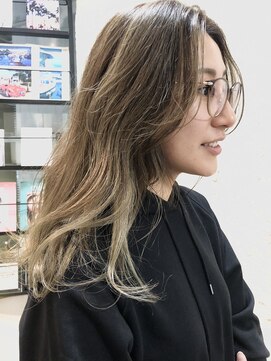 ペネロープ(Penelope) フレアバング/ハイライト/ホワイトベージュ/バレイヤージュ