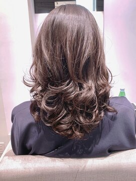 ステアケース 武蔵小杉店(stair:case) 弾むようなカール感 コテ巻きパーマ デジタルパーマ