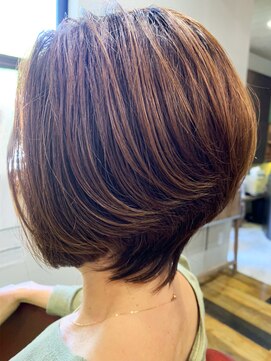 ヘアーハピネス ハート(hair happiness heArt) 20代30代40代アッシュベージュ前下がりショート小顔立体感
