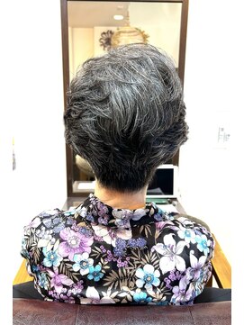 ヘアー グリーン(hair green) グレイヘアスタイル40代50代60代