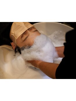 【完全個室ヘッドスパ】ヘッドスパで、頭皮のケアがしたい、髪のボリュームが気になる…等のお悩みを解決◎