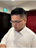 短髪スキンフェード七三刈り上げベリーショートメンズ