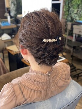 インデペンデンス(independence) シニヨンヘアアレンジ
