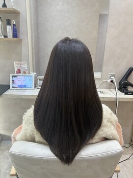 ジーナ 本八幡(Zina) 後ろからみても美人なレイヤースタイル　Zina 本八幡