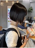 グレージュ×ぱつっとボブ