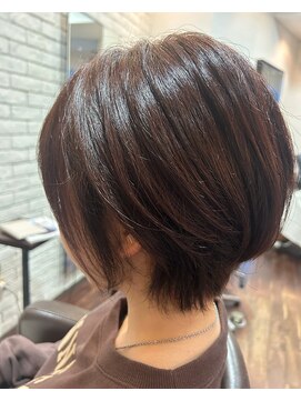 大人可愛いくびれショートボブ／ HIDE