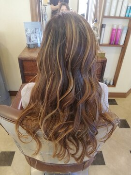 ボブビッシュ 東温店 ロングヘア