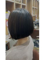クネア(kunea)&nbsp;前下がり/大人ショートボブ/ハイライト/切りっぱなし