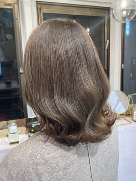 ルームバイシー 新宿(Loom. by Sea) 【Loom 林】1ブリーチで作るミルクティーベージュ/ケアブリーチ