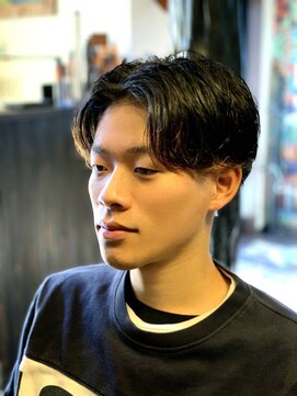 プーパヘアー メンズデザインファクトリー(pupa hair MEN'S DESIGN FACTORY) 王道センターパートヘア