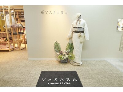 VASARA渋谷店　入口広く、着物もたくさん揃えております。