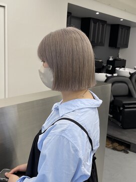 アンドシー(&C.) ホワイトベージュ、ミニボブ