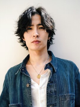 ヨー(Yoh-) 【マッシュウルフ/阿部達哉】パーマ/センターパート/ミディアム