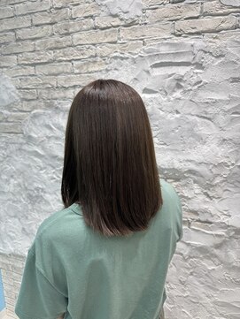 ラ ミューズ ヘアー(La mju:z hair) 光に当たると鮮やかなオリーブベージュ(s)
