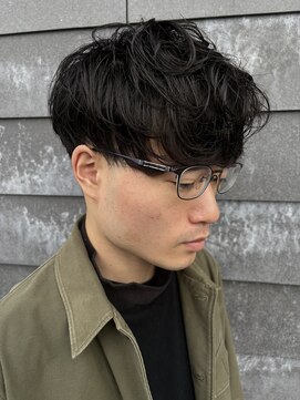 ヒュイル バイ ニアウ(Hwyl by Niau) メンズマッシュセンターパートスパイラルパーマニュアンスパーマ