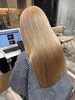 サンク 原宿 表参道(cinq) ミルクティーグレージュ顔まわりレイヤーボブヘーゼルグレージュ