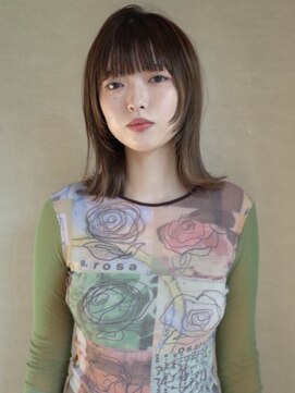 トナリ(tonari) アッシュベージュ レイヤーカット ミディアム【鹿児島中央駅】