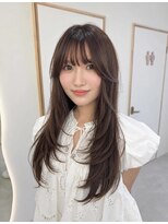 ファミーユプラス(famiiyu+) くびれヘアハッシュカットミディアムレイヤーカットヨシンモリ
