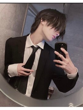 シン(syn) 前下がりマッシュウルフ センターパート